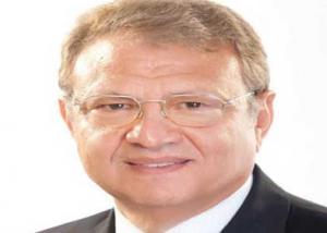 فى ندوة أدارها الاعلامى اسامة كمال بمعرض "  Cairo ICT 2013 " " حلمى يؤكد الانتهاء من شروط الرخصة "المتكاملة" نهاية الشهر ..ومجلس الوزراء سيحدد موعد طرحها . 